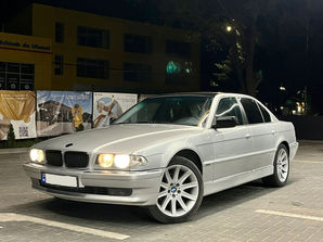 Seria 7 (Toate) BMW 7 Series
------
Masina ii in stare foarte...