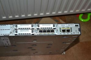 Altele Network Router Cisco 2811 V06 

Vand CISCO 28...