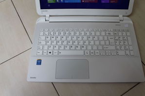 Laptop-uri 4 Ядерный UltraBook Toshiba L50 starea ideala !...