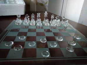 Altele четыре игры в комплекте
стеклянные Шахматы,шаш...