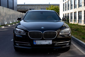 Seria 7 (Toate) BMW 7 Series
------
Цвет черный сапфир. Автом...