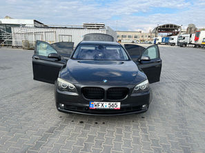 Seria 7 (Toate) BMW 7 Series
------
Vind sau schimb in stare ...