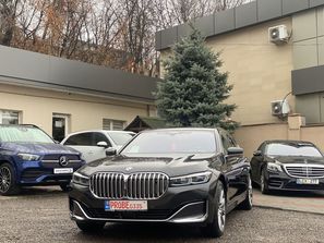 Seria 7 (Toate) BMW 7 Series
------
2019 BMW 745 e Plug-IN hy...