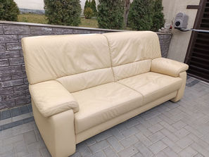 Mobilier Canapea din piele naturala
------
Canapea din...