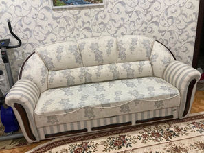 Mobilier Sofa in trei pozitiu . confort
------
stare n...