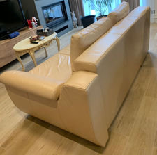 Mobilier Canapea extensibila din piele in stare foarte b...