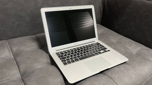 Laptop-uri Macbook Air 13, i5/8gb/128gb / mid 2017 / A1466...