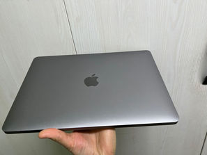 Laptop-uri MacBook Air 2020 8/500 perfect + tot setul
---...