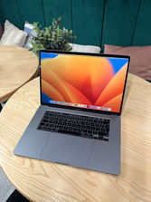 Laptop-uri Vând MacBook Pro 2019 16 Inch
------
Starea f...