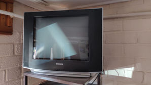 Televizoare Vind 2 televizoare
------
Samsung 21&quot;  cs-21z...