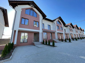 Durlesti Townhouse in Durlesti 4nivele 180m2 in zona dez...