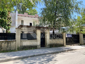 Balti Casă cu 2 nivele, 231 mp + 6 ari, str. Strîi, B...