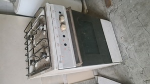 Plita elctrica-gaz Продаю газовую плиу с духовкой б\у.
Две комфор...